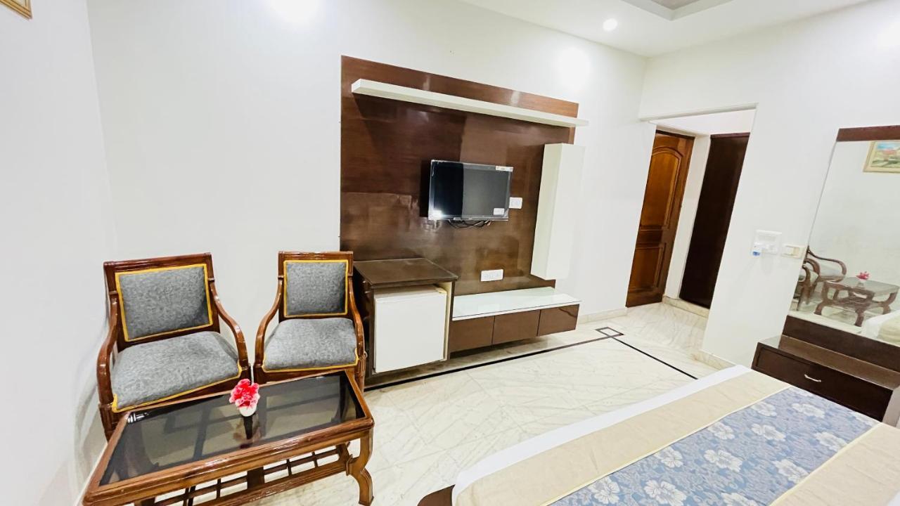 Hotel Starline Sector 28 Gurgaon Dış mekan fotoğraf