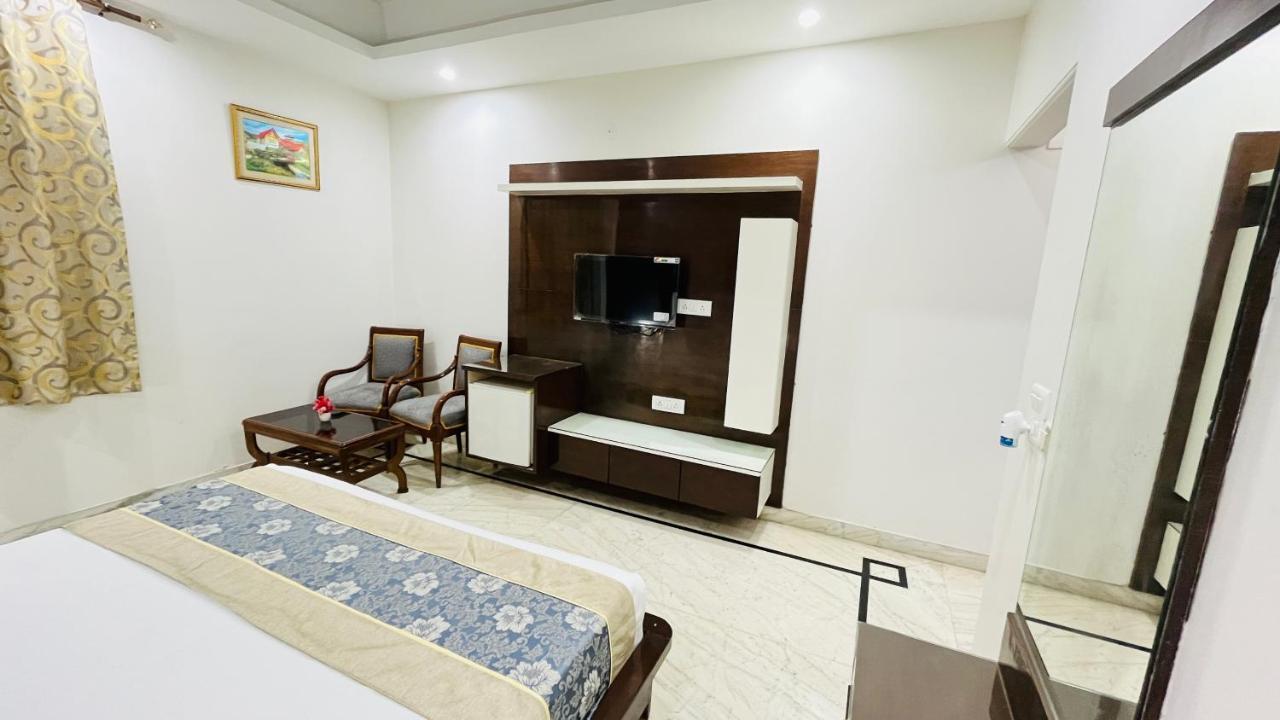 Hotel Starline Sector 28 Gurgaon Dış mekan fotoğraf