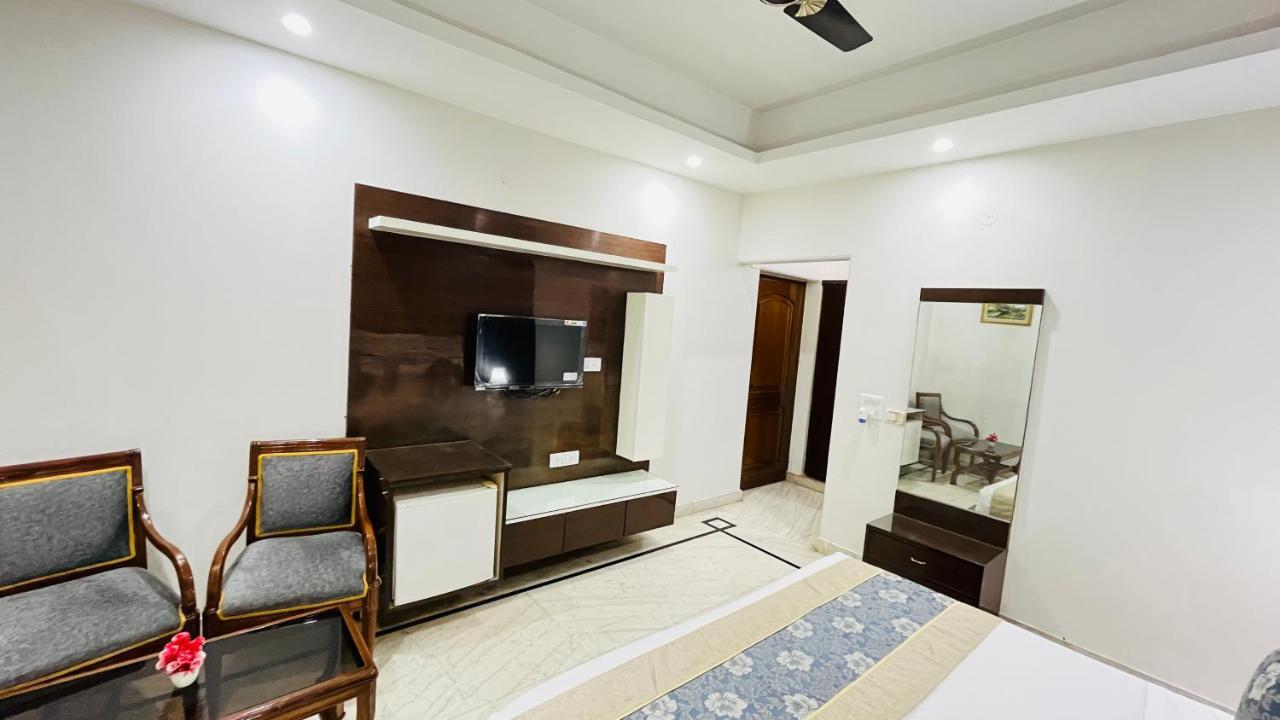 Hotel Starline Sector 28 Gurgaon Dış mekan fotoğraf