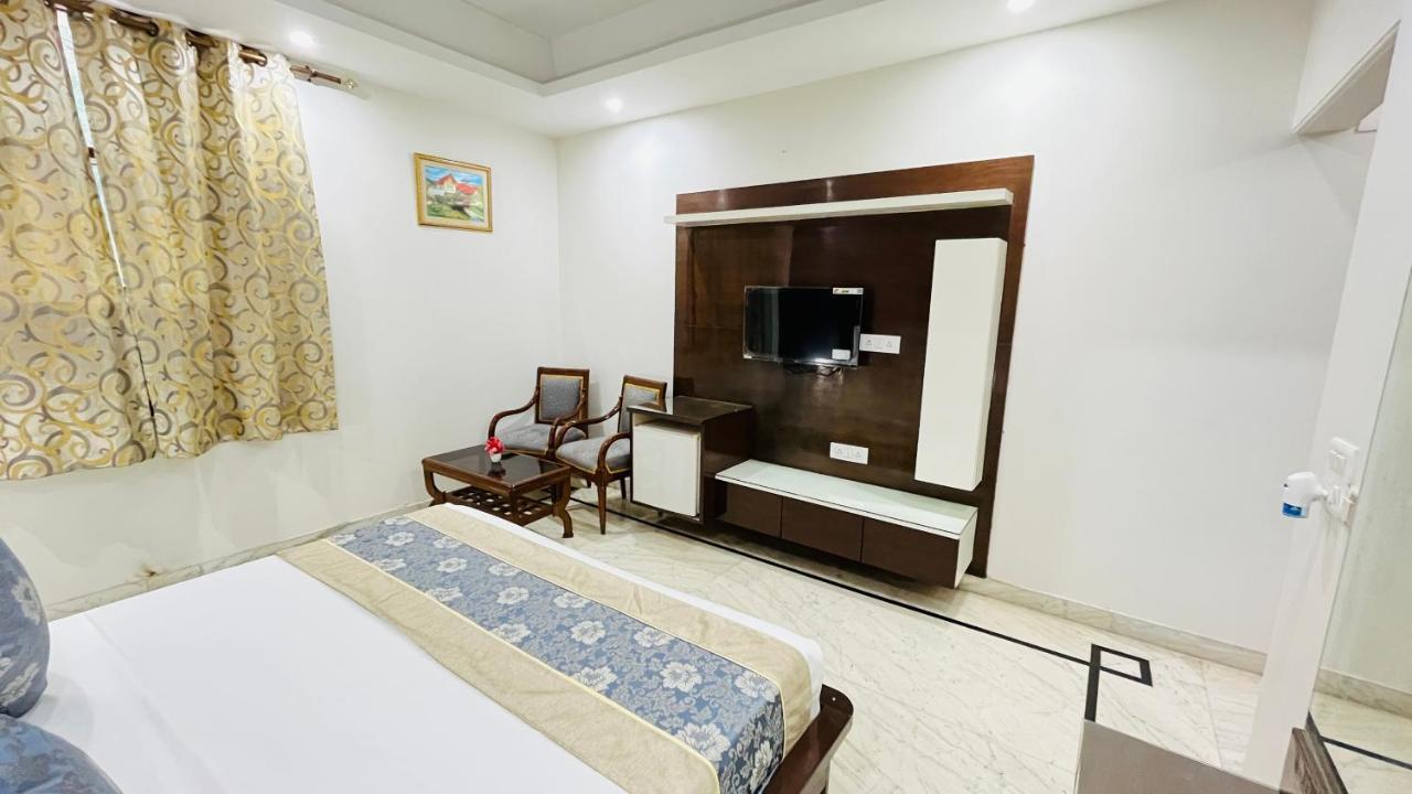 Hotel Starline Sector 28 Gurgaon Dış mekan fotoğraf